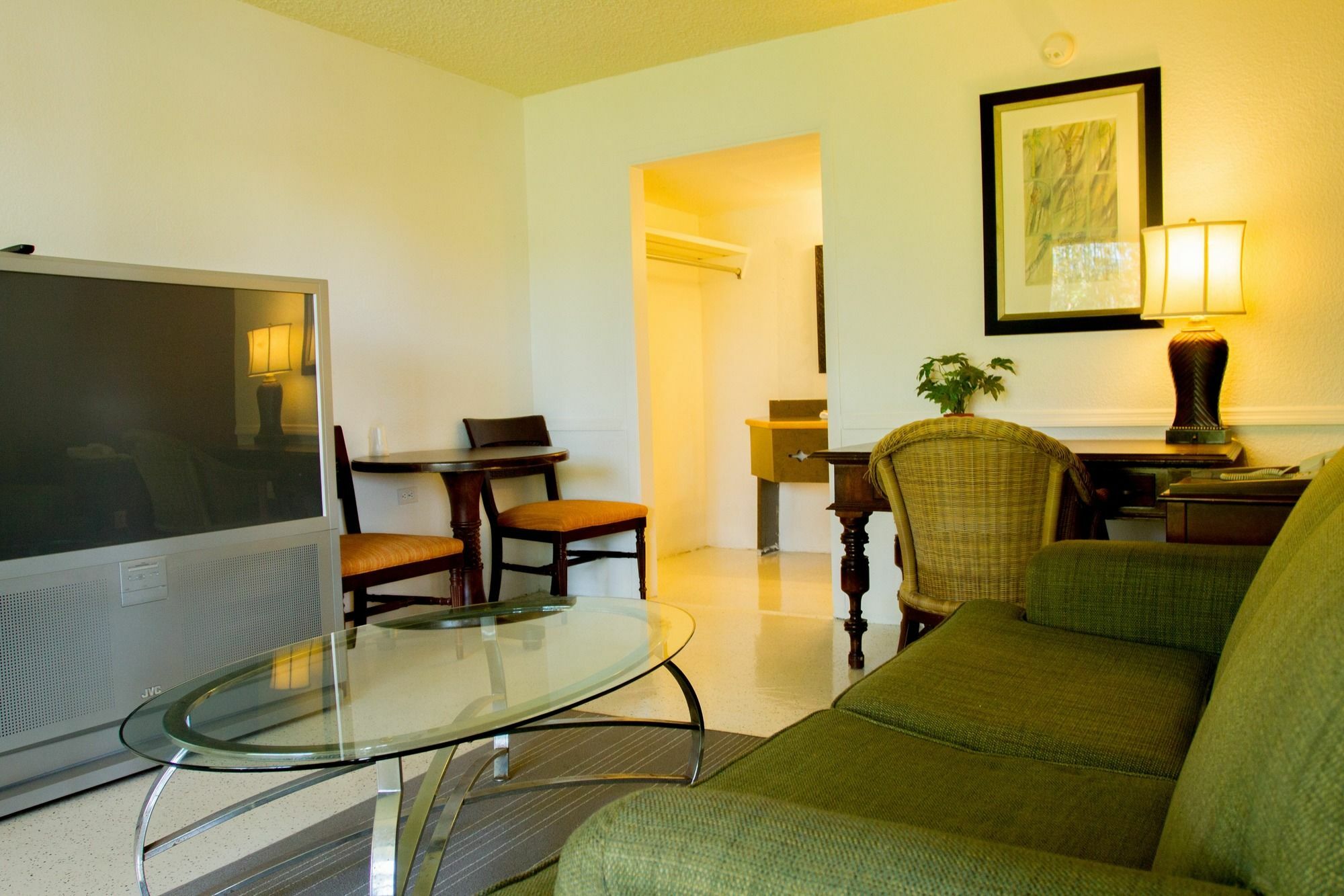 THE FLAMINGO RESORT - GAY ADULT RESORT ::: ST. PETERSBURG, FL ::: COMPARE  HOTEL RATES